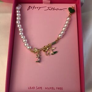 Betsey Johnson White Pearl Strand Necklace Golf Frontal Accent & Charms NWT